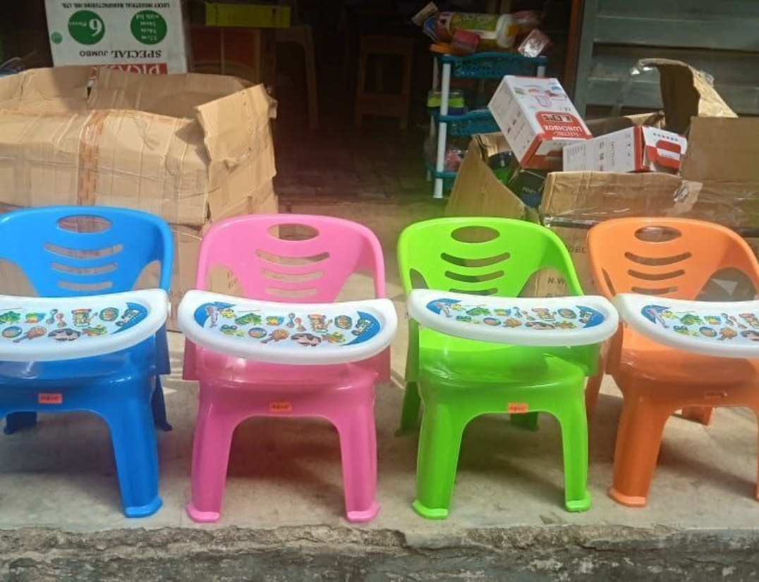 Kiddies Chair with Table