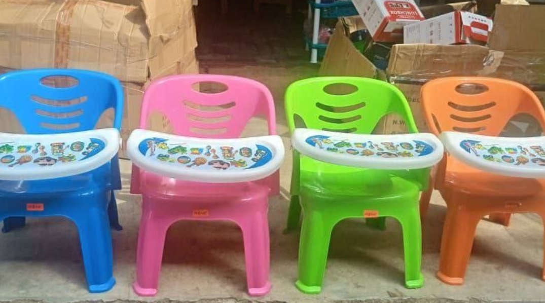 Kiddies Chair with Table
